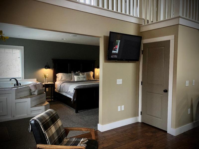 to Red Cottage Hideaway Woodland Cottage Romantice cabin in